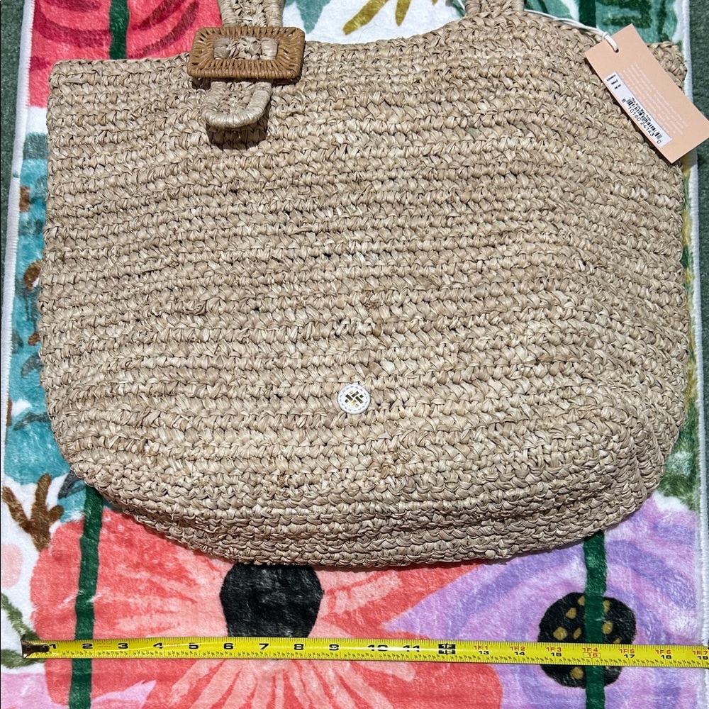 NWT Pamela Munson The Avis Bay Oversized Tote-Natural Wovan Raffia-Buckle Detail - Picture 5 of 16